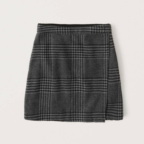 Abercrombie & Fitch Dresses & Skirts - Abercrombie & Fitch Grey Gray and Black Plaid Wool Skirt Medium EUC